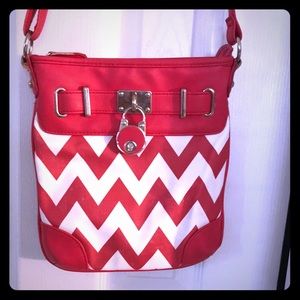 Pink and white cross-shoulder.